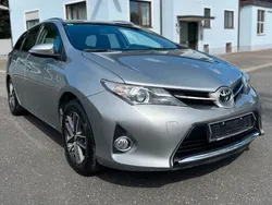 Silber Gebraucht 2015 Toyota Auris Touring Sports Edition Kombi | 11.790 € (Fairer Preis)