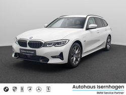 Weiß Gebraucht 2021 BMW 330e Sport Line Kombi | 24.498 € (Guter Preis)