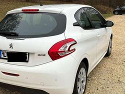 Weiß Gebraucht 2014 Peugeot 208 Active Kleinwagen | 3.000 € (Guter Preis)