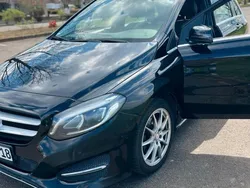 Schwarz Gebraucht 2016 Mercedes B200 Edition Van / Kleinbus | 13.000 € (Fairer Preis)