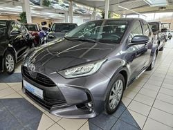 Grau Gebraucht 2021 Toyota Yaris Team Kleinwagen | 16.890 € (Fairer Preis)