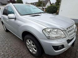 Gebraucht 2009 Mercedes ML300 SUV | 12.500 € (Etwas zu teuer)