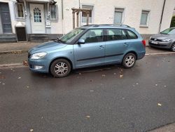 Blau Gebraucht 2012 Skoda Fabia Elegance Kombi | 3.800 € (Fairer Preis)