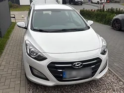 Weiß Gebraucht 2016 Hyundai i30 Trend Kombi | 10.900 € (Fairer Preis)