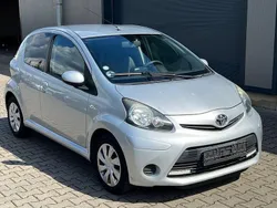 Silber Gebraucht 2014 Toyota Aygo Cool Kleinwagen | 3.950 € (Guter Preis)