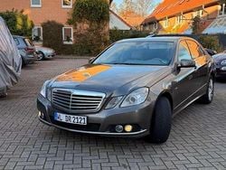 Grau Gebraucht 2009 Mercedes E220 Elegance Limousine | 5.100 € (Guter Preis)