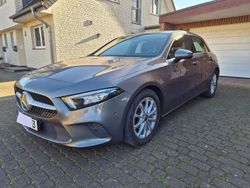 Grau Gebraucht 2019 Mercedes A180 Limousine | 19.300 € (Fairer Preis)