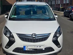 Weiß Gebraucht 2014 Opel Zafira Tourer Eco Van / Kleinbus | 16.850 €
