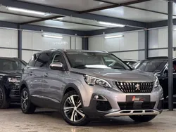 Grau Gebraucht 2020 Peugeot 5008 Allure Van / Kleinbus | 19.890 € (Fairer Preis)