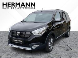 Perlmuttschwarz (schwarz) Gebraucht 2022 Dacia Lodgy Stepway Van / Kleinbus | 18.911 € (Teuer)