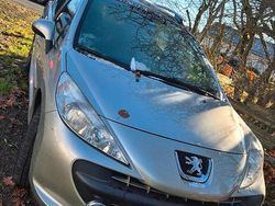 Grau Gebraucht 2008 Peugeot 207 Kombi | 2.500 €