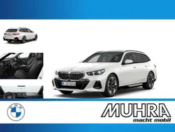 Mineralweiss metallic Gebraucht 2024 BMW 520 M Sport Kombi | 53.240 € (Superpreis)