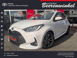 Schneeweiß Gebraucht 2022 Toyota Yaris Hybrid Basis | 19.450 € (Superpreis)