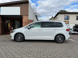 Pure white Gebraucht 2016 VW Touran Highline Van / Kleinbus | 19.999 € (Fairer Preis)