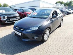 Grau Gebraucht 2011 Ford Focus Titanium Limousine | 7.490 € (Fairer Preis)