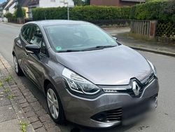 Grau Gebraucht 2016 Renault Clio IV Kleinwagen | 6.000 € (Superpreis)