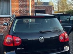 Schwarz Gebraucht 2005 VW Golf V Edition Kleinwagen | 4.300 € (Etwas zu teuer)
