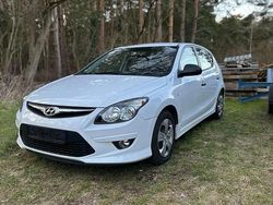 Weiß Gebraucht 2010 Hyundai i30 Kleinwagen | 5.300 € (Etwas zu teuer)
