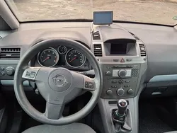 Grau Gebraucht 2006 Opel Zafira Edition Van / Kleinbus | 3.400 € (Etwas zu teuer)