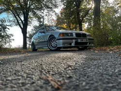 Silber Gebraucht 1998 BMW 323 Kombi | 9.900 €