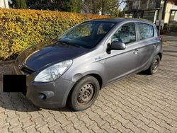 Grau Gebraucht 2012 Hyundai i20 Edition Limousine | 1.200 €