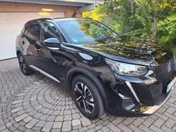 Schwarz Gebraucht 2023 Peugeot e-2008 Allure SUV | 18.800 € (Guter Preis)
