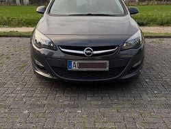 Grau Gebraucht 2014 Opel Astra Exklusiv Kombi | 4.290 € (Guter Preis)