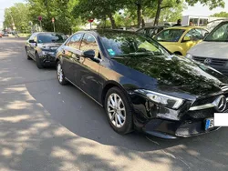 Kosmosschwarz metalliclack Gebraucht 2019 Mercedes A200 Limousine | 19.999 € (Fairer Preis)