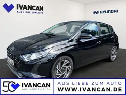Schwarz (phantom black) Gebraucht 2025 Hyundai i20 Comfort Kleinwagen | 23.590 € (Fairer Preis)