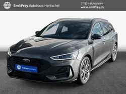Magnetic grau metallic Gebraucht 2023 Ford Focus ST-Line Kombi | 24.500 € (Guter Preis)