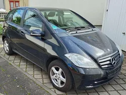 Schwarz Gebraucht 2010 Mercedes A180 Limousine | 3.100 €