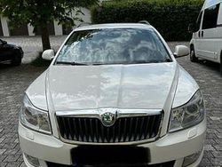 Weiß Gebraucht 2010 Skoda Octavia Elegance Kombi | 5.600 € (Fairer Preis)