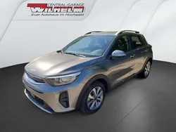 Astrograumet. Gebraucht 2024 Kia Stonic Vision SUV | 19.777 € (Fairer Preis)