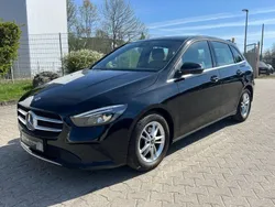 Schwarz Gebraucht 2019 Mercedes B180 Van / Kleinbus | 16.790 € (Fairer Preis)