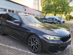 Grau Gebraucht 2022 BMW 520 M Sport Limousine | 33.900 € (Fairer Preis)