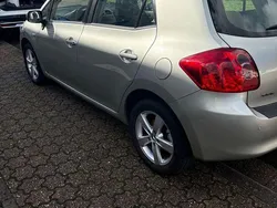 Grau Gebraucht 2007 Toyota Auris Limousine | 3.890 € (Guter Preis)