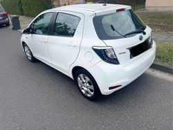Weiß Gebraucht 2014 Toyota Yaris Edition Limousine | 8.290 € (Guter Preis)