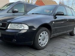 Schwarz Gebraucht 2000 Audi A4 Kombi | 4.100 €