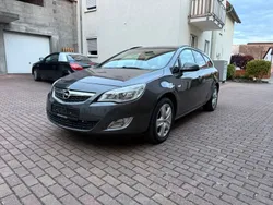 Grau Gebraucht 2011 Opel Astra Design Edition Kombi | 4.900 € (Fairer Preis)