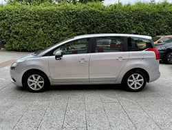 Silber Gebraucht 2012 Peugeot 5008 Active Van / Kleinbus | 3.980 € (Fairer Preis)
