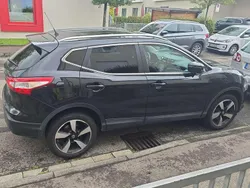 Schwarz Gebraucht 2015 Nissan Qashqai SUV | 11.499 € (Etwas zu teuer)