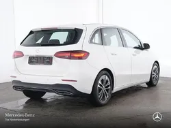 Polarweiß Gebraucht 2024 Mercedes B200 Progressive Van / Kleinbus | 32.990 € (Fairer Preis)