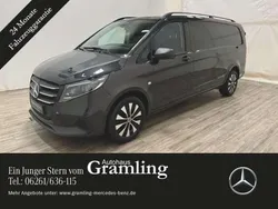 Graphitgrau (metallic) Gebraucht 2024 Mercedes Vito Van / Kleinbus | 55.334 €