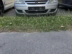 Grau Gebraucht 2005 Opel Corsa Limousine | 500 € (Superpreis)