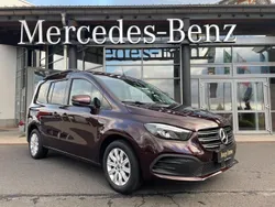 Rubellitrot metallic Gebraucht 2023 Mercedes T180 Van / Kleinbus | 29.880 € (Etwas zu teuer)