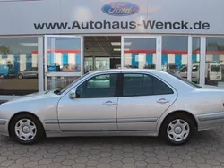 Silber Gebraucht 2000 Mercedes E200 Limousine | 9.970 €