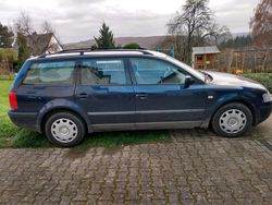 Blau Gebraucht 1998 VW Passat Kombi | 850 € (Fairer Preis)