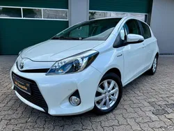 Weiß Gebraucht 2014 Toyota Yaris Hybrid Life Kleinwagen | 10.990 € (Etwas zu teuer)