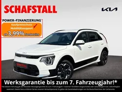 Weiss ((ud) schneeweiss) Gebraucht 2023 Kia e-Niro 3 SUV | 27.479 € (Superpreis)
