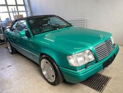 Grün Gebraucht 1996 Mercedes E320 Cabrio | 33.298 €